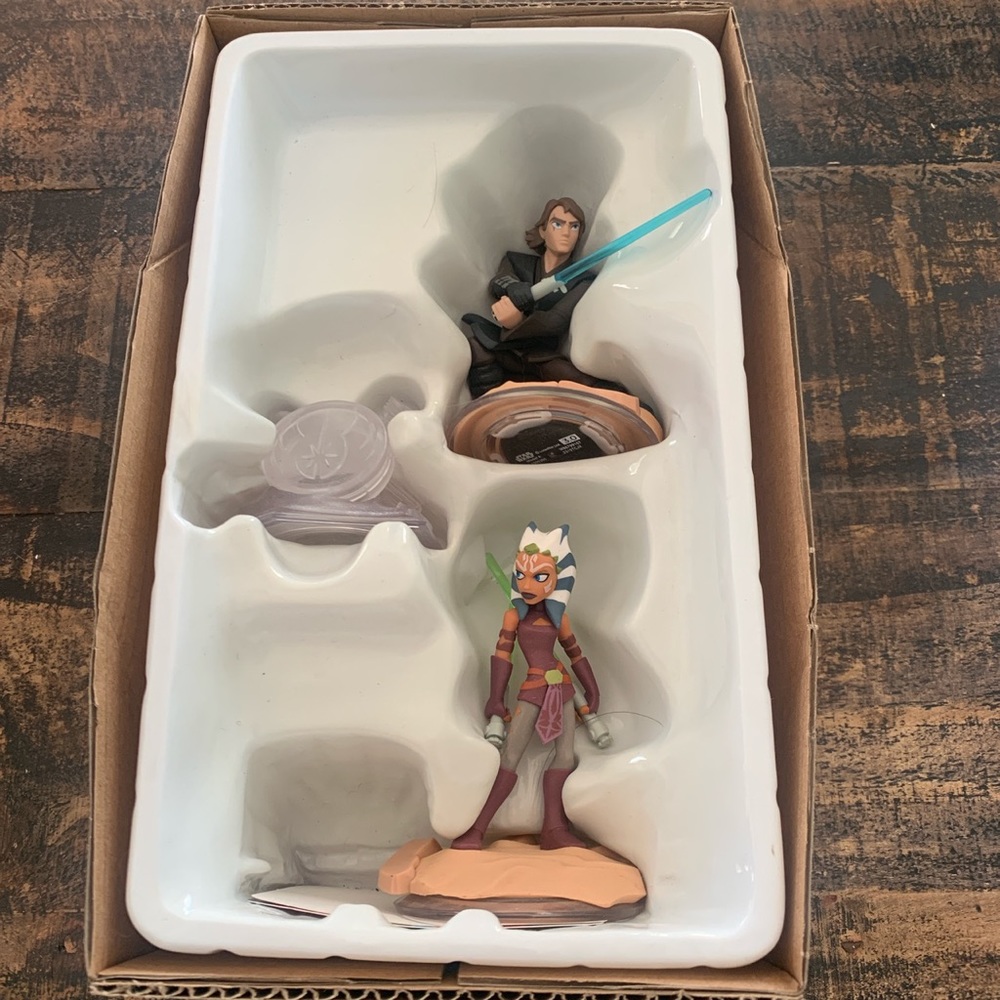 Disney Infinity 3.0 Ed Star Wars Figures Anakin Skywalker Ahsoka Tano Crystal